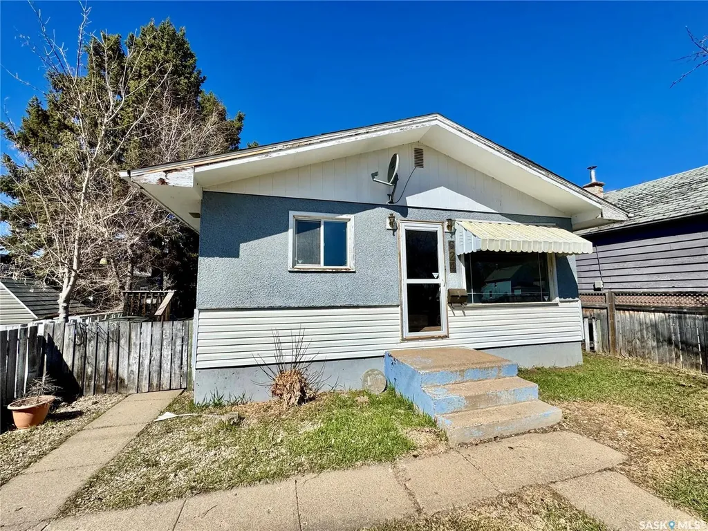 624 7th Street E Prince Albert SK S6V 0S8