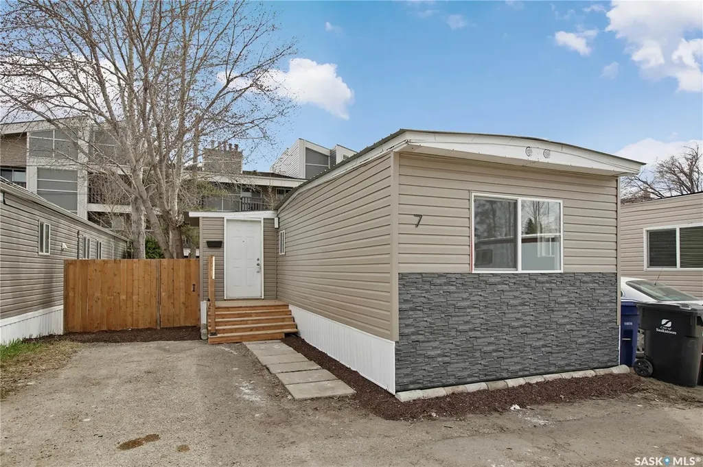 321 Dunlop Street Saskatoon SK S7N 2P7