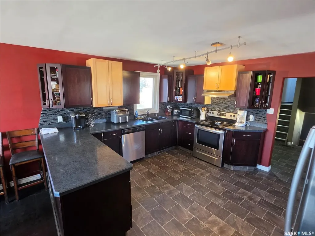 725 2nd Avenue Raymore SK S0A 3J0
