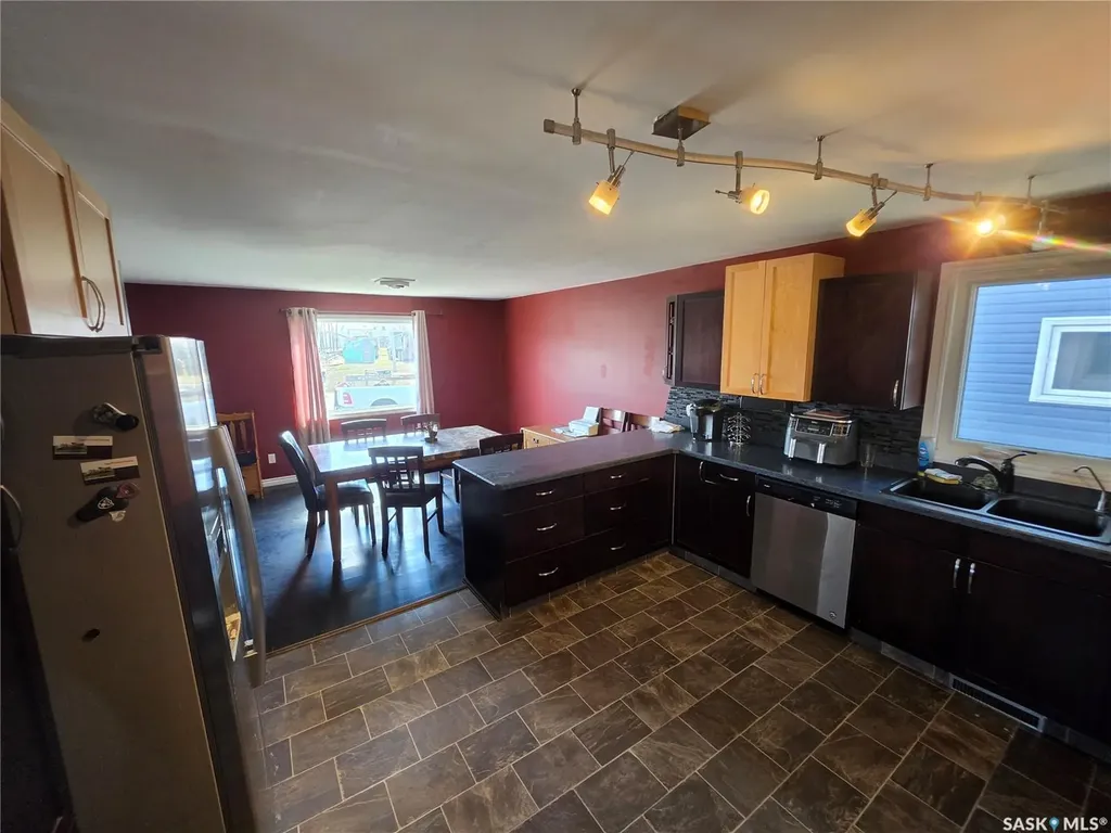 725 2nd Avenue Raymore SK S0A 3J0