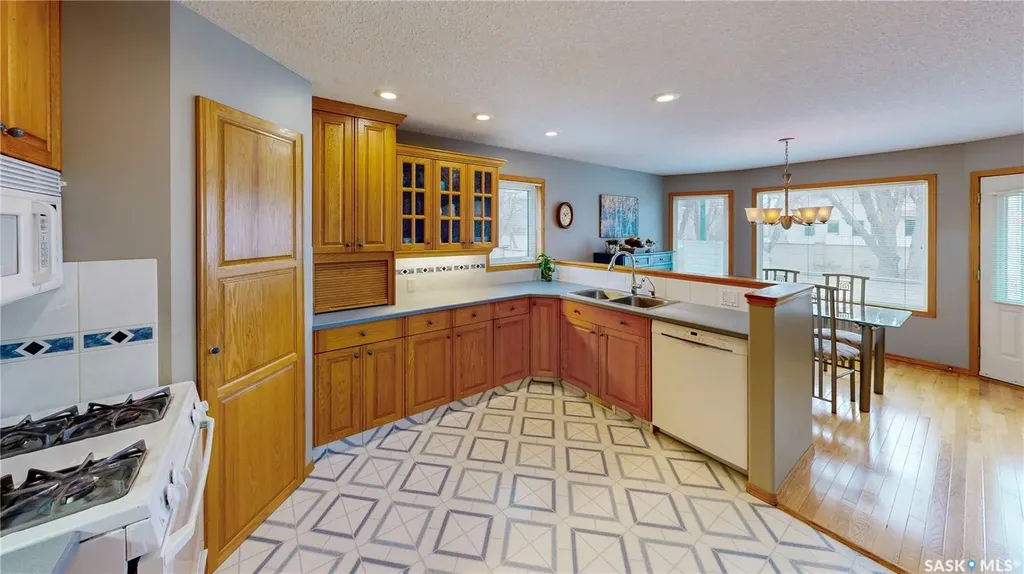 3254 Peyson Bay E Regina SK S4V 2W8