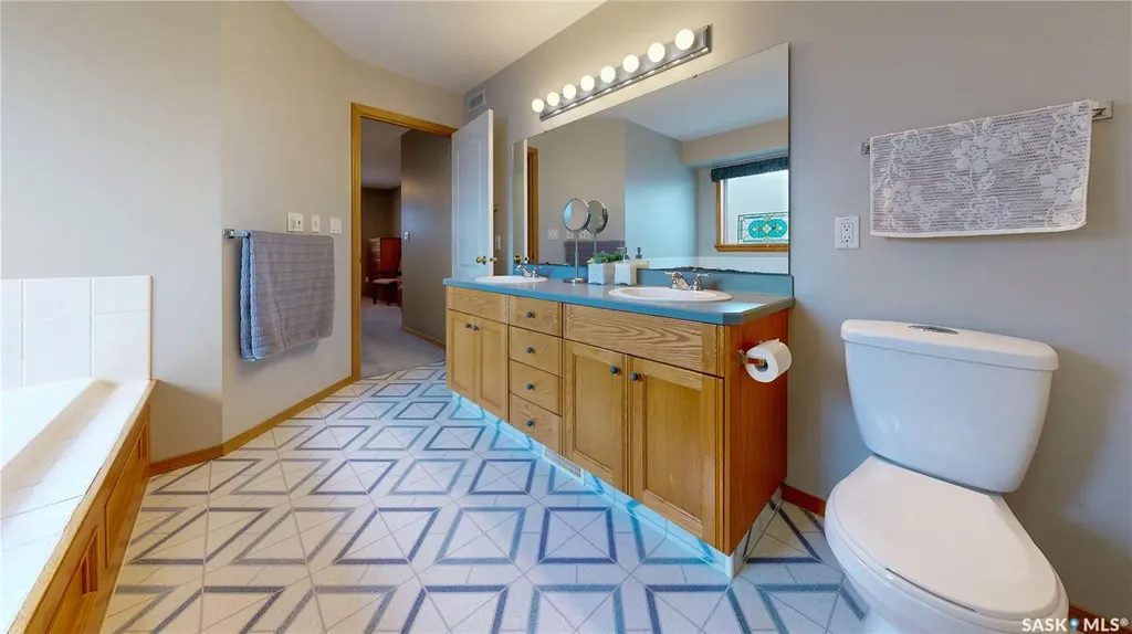 3254 Peyson Bay E Regina SK S4V 2W8