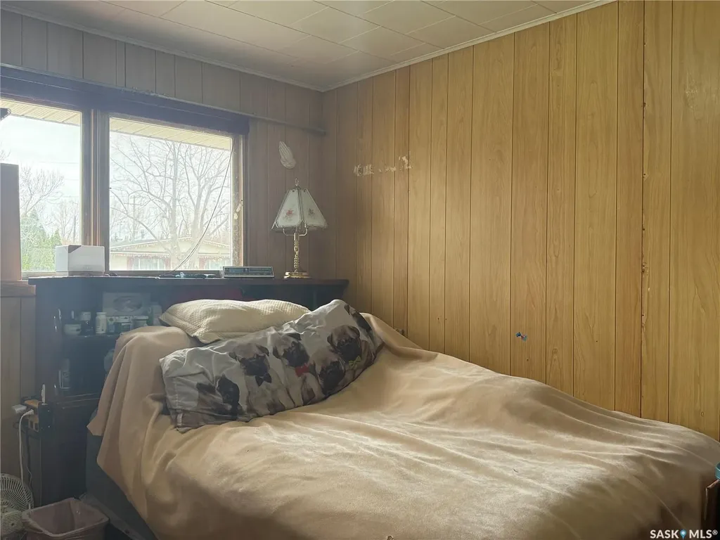 257 Hochelaga Street E Moose Jaw SK S6H 0N9