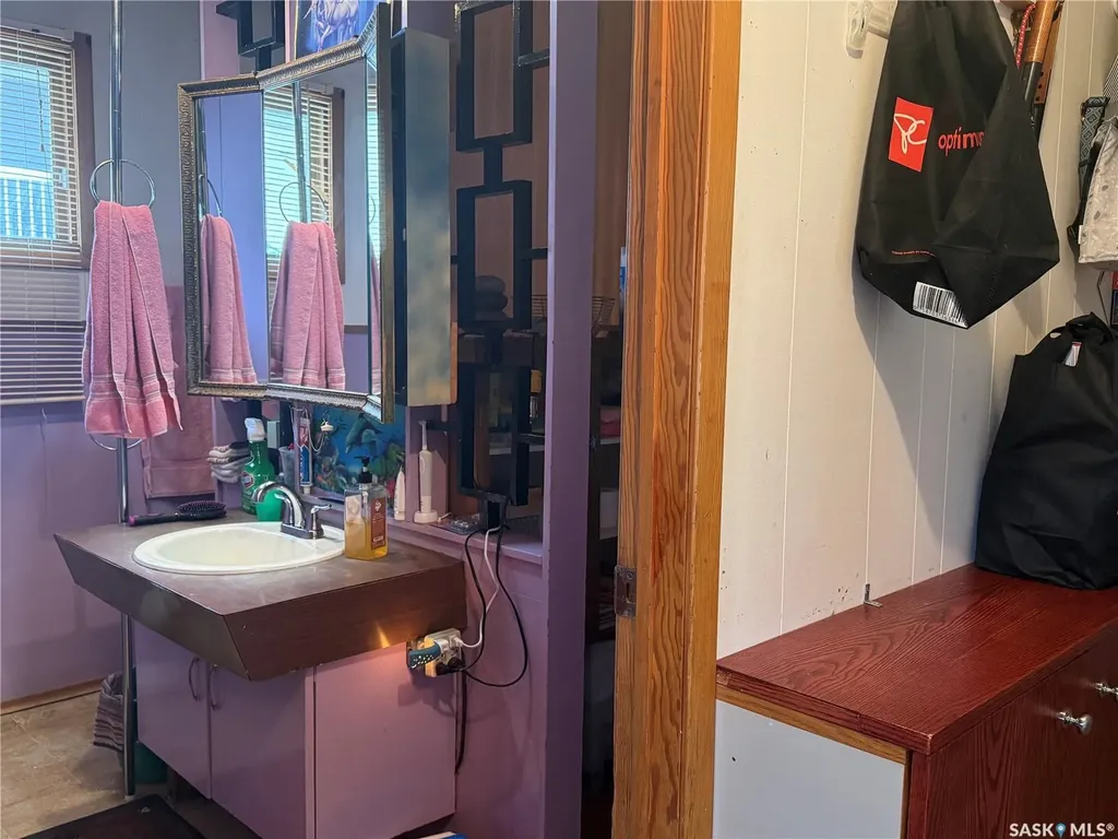 257 Hochelaga Street E Moose Jaw SK S6H 0N9