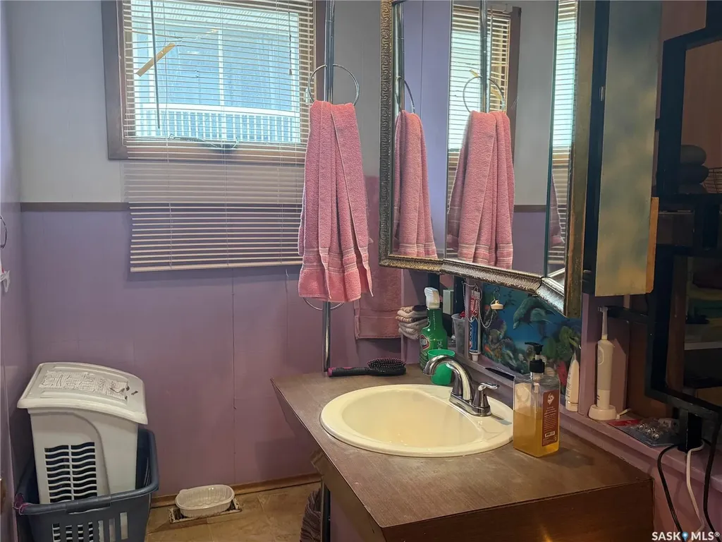 257 Hochelaga Street E Moose Jaw SK S6H 0N9