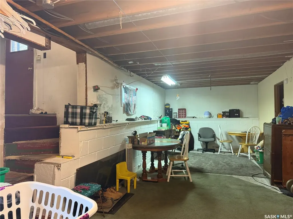 257 Hochelaga Street E Moose Jaw SK S6H 0N9