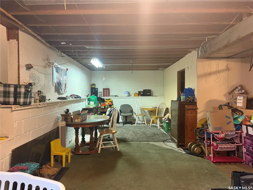 257 Hochelaga Street E Moose Jaw SK S6H 0N9