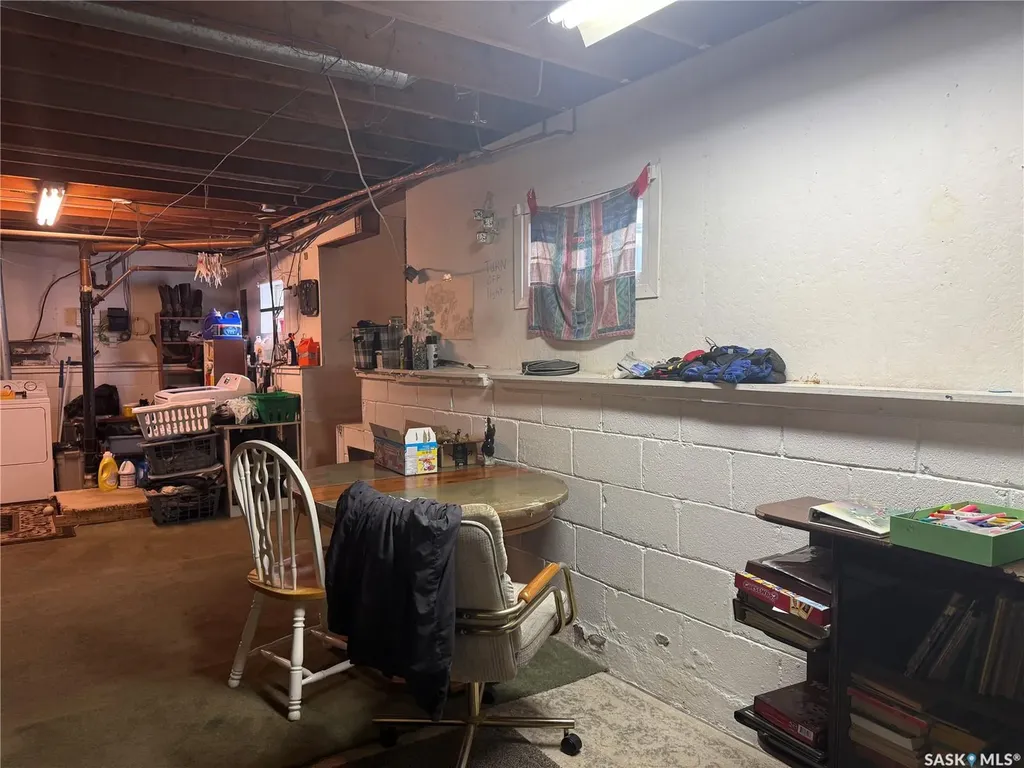 257 Hochelaga Street E Moose Jaw SK S6H 0N9