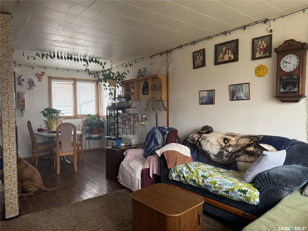 257 Hochelaga Street E Moose Jaw SK S6H 0N9
