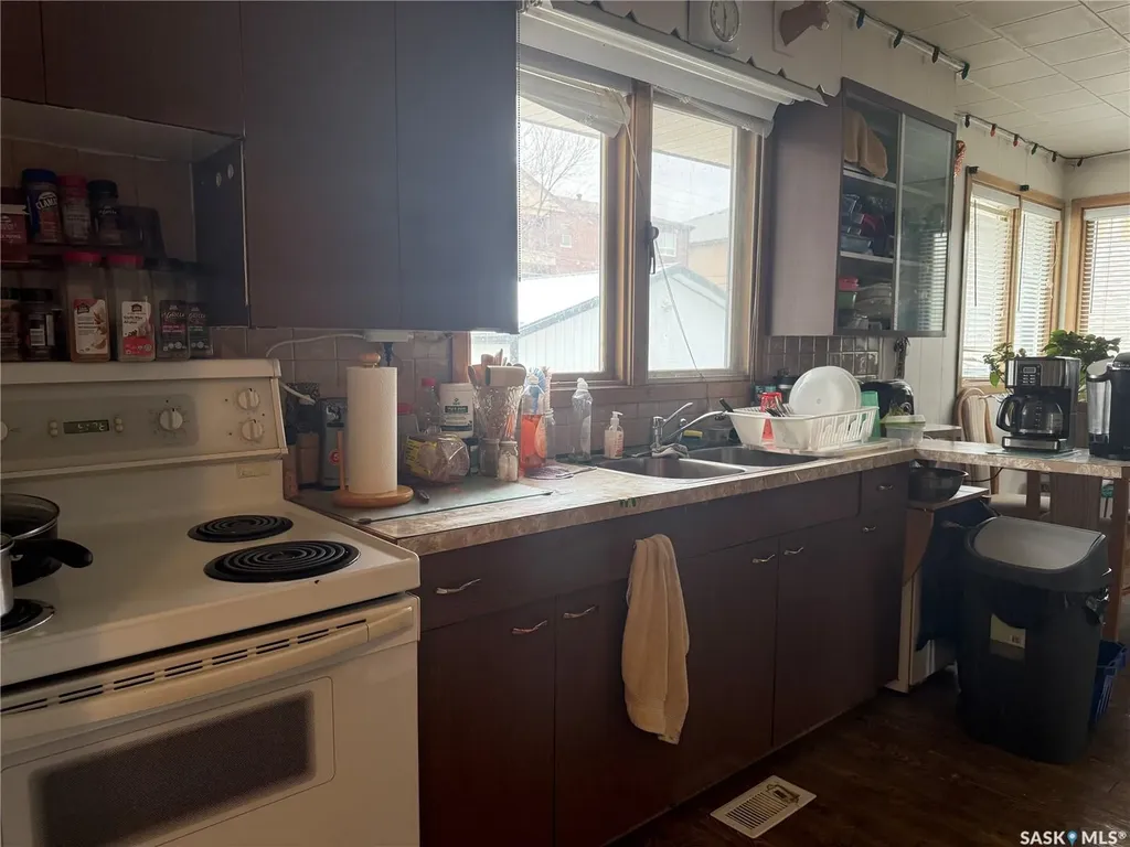 257 Hochelaga Street E Moose Jaw SK S6H 0N9