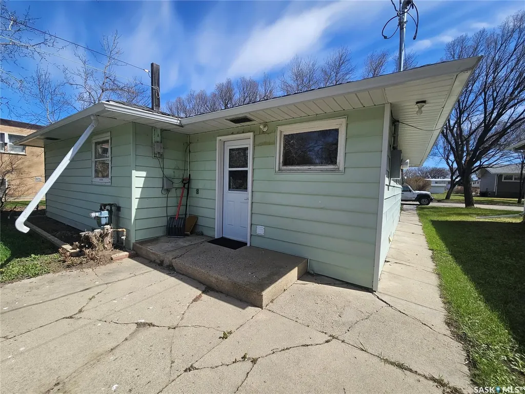 421 3rd Street E Shaunavon SK S0N 2M0