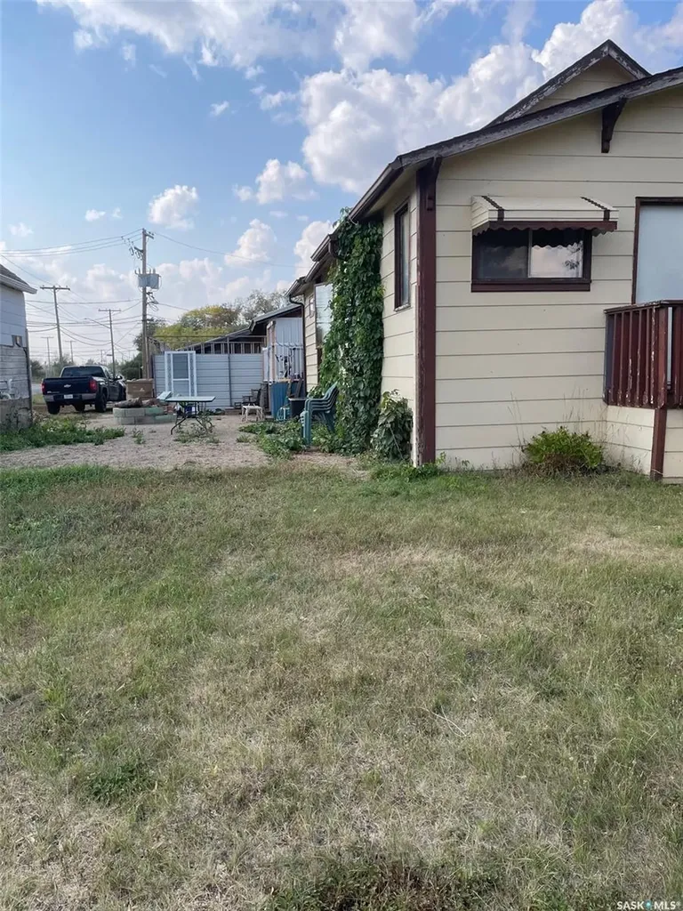 2068 Connaught Street Regina SK S4T 4T7