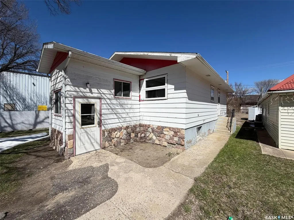 420 1st Street W Shaunavon SK S0N 2M0