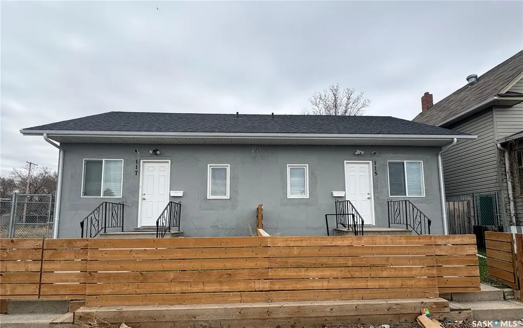 115-117 I Avenue S Saskatoon SK S7M 1X7
