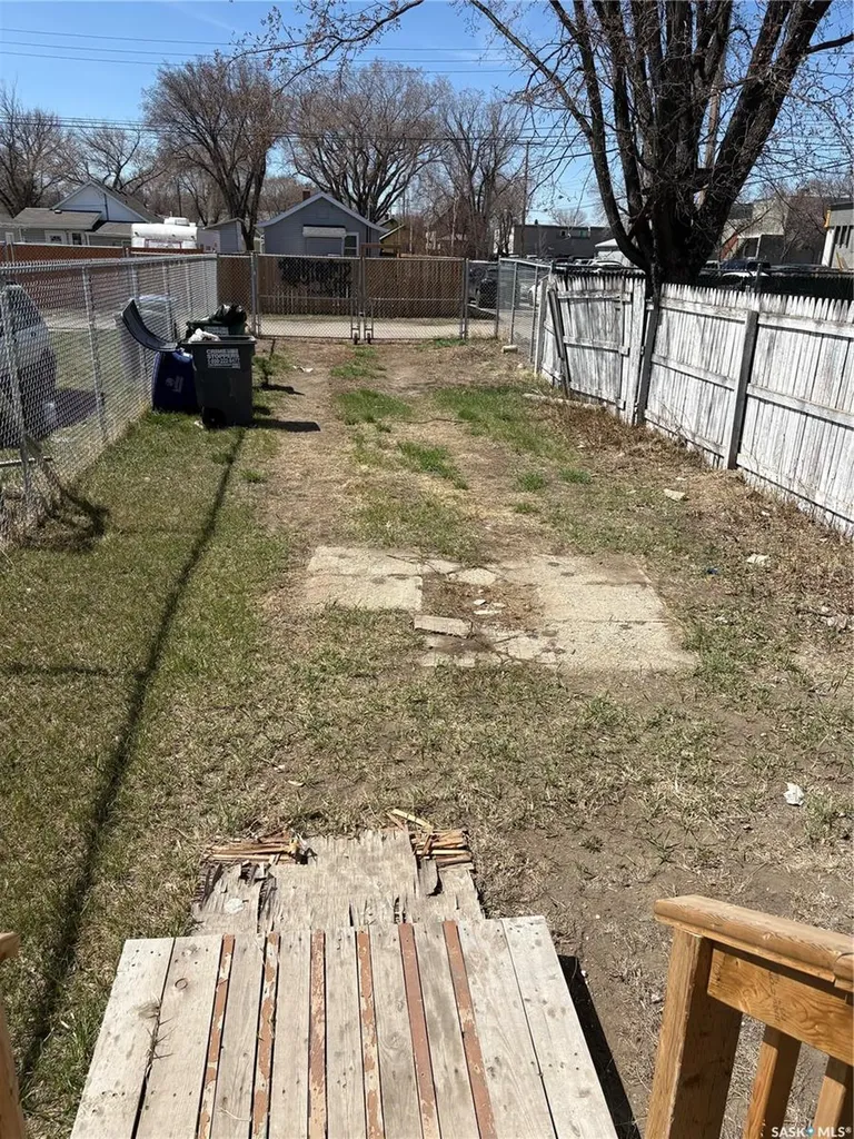 115-117 I Avenue S Saskatoon SK S7M 1X7