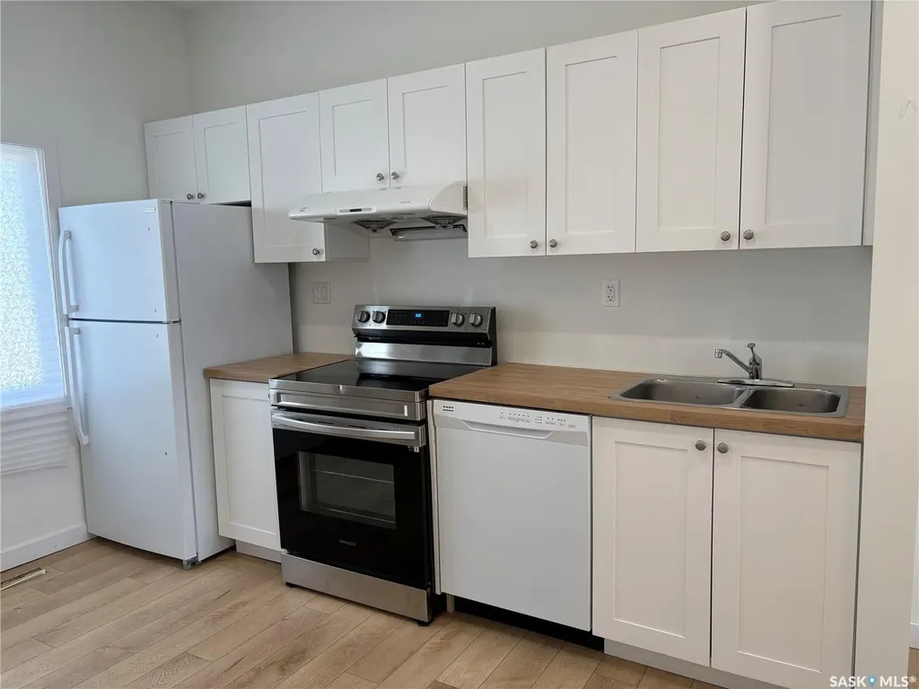 115-117 I Avenue S Saskatoon SK S7M 1X7