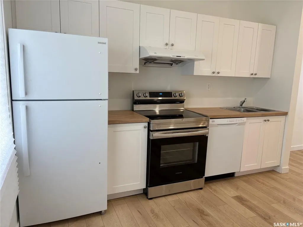 115-117 I Avenue S Saskatoon SK S7M 1X7
