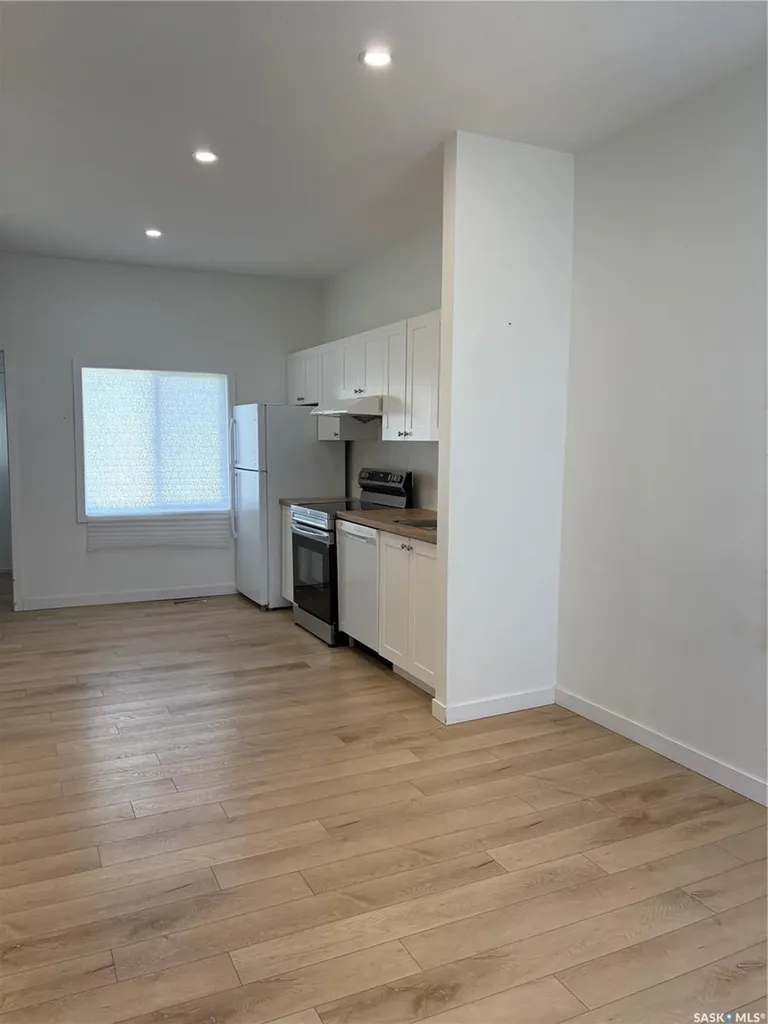 115-117 I Avenue S Saskatoon SK S7M 1X7