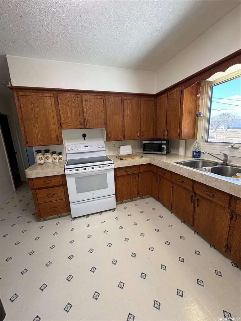 607 Hall Street Kelvington SK S0A 1W0