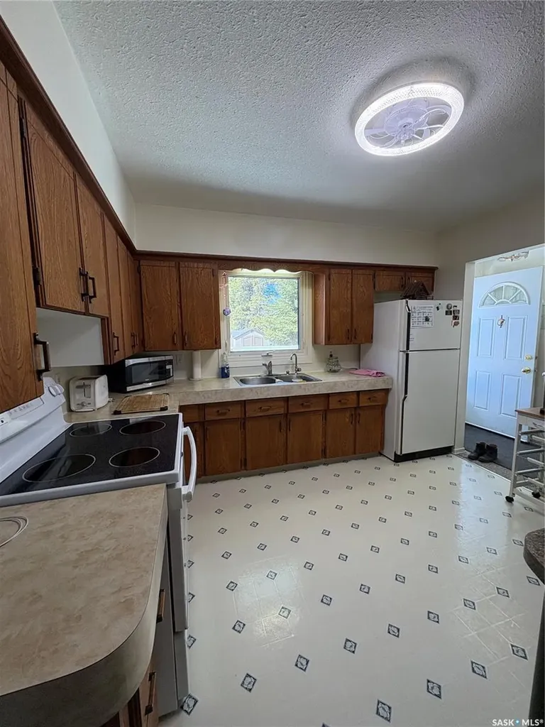 607 Hall Street Kelvington SK S0A 1W0