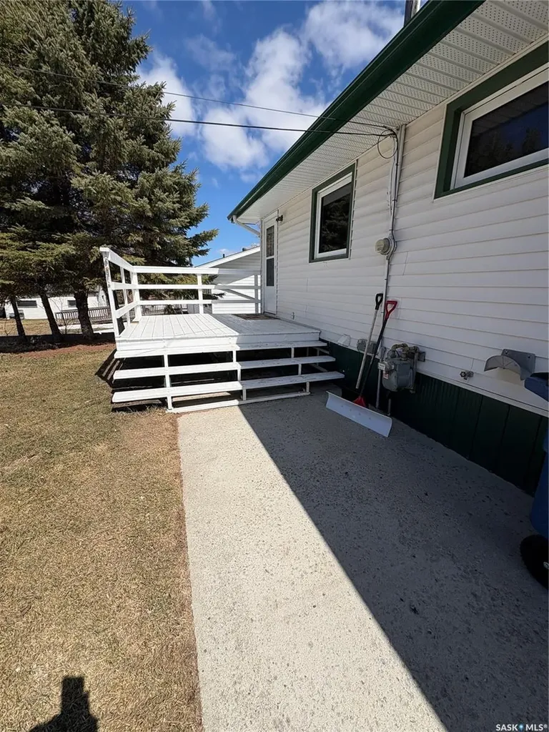 607 Hall Street Kelvington SK S0A 1W0