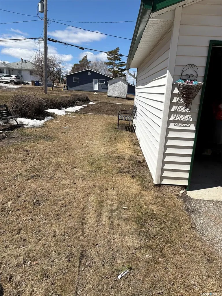 607 Hall Street Kelvington SK S0A 1W0