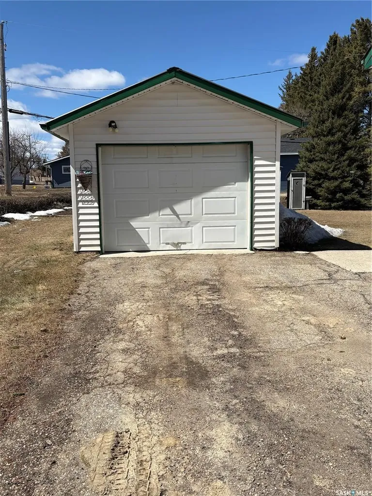 607 Hall Street Kelvington SK S0A 1W0
