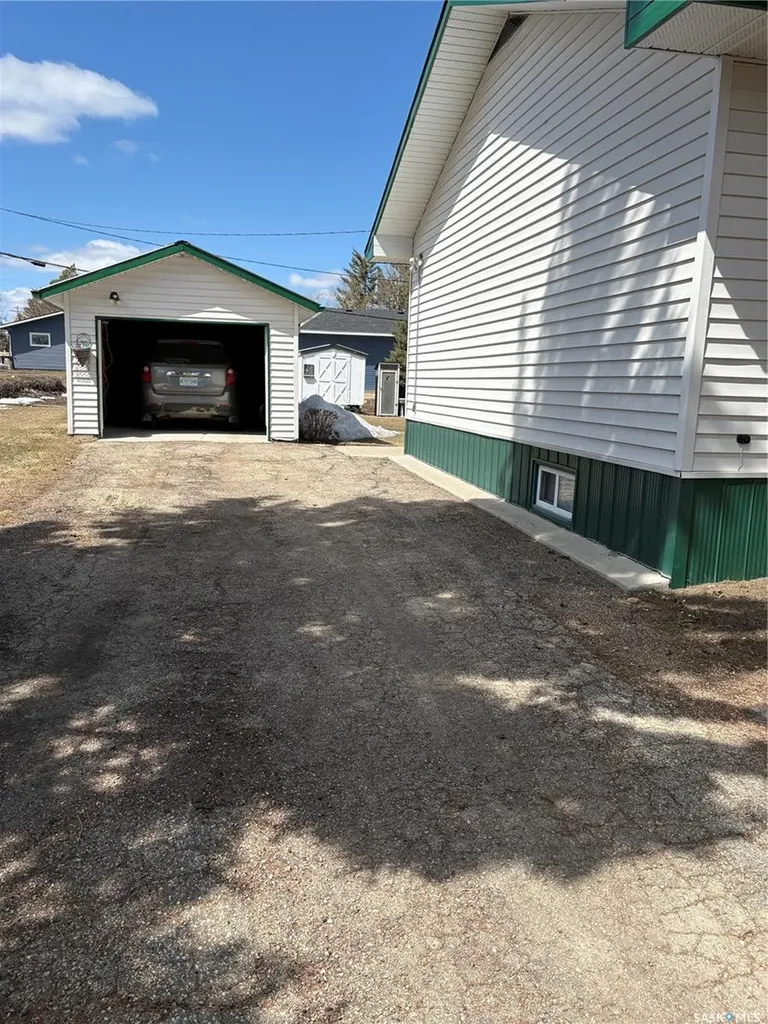 607 Hall Street Kelvington SK S0A 1W0