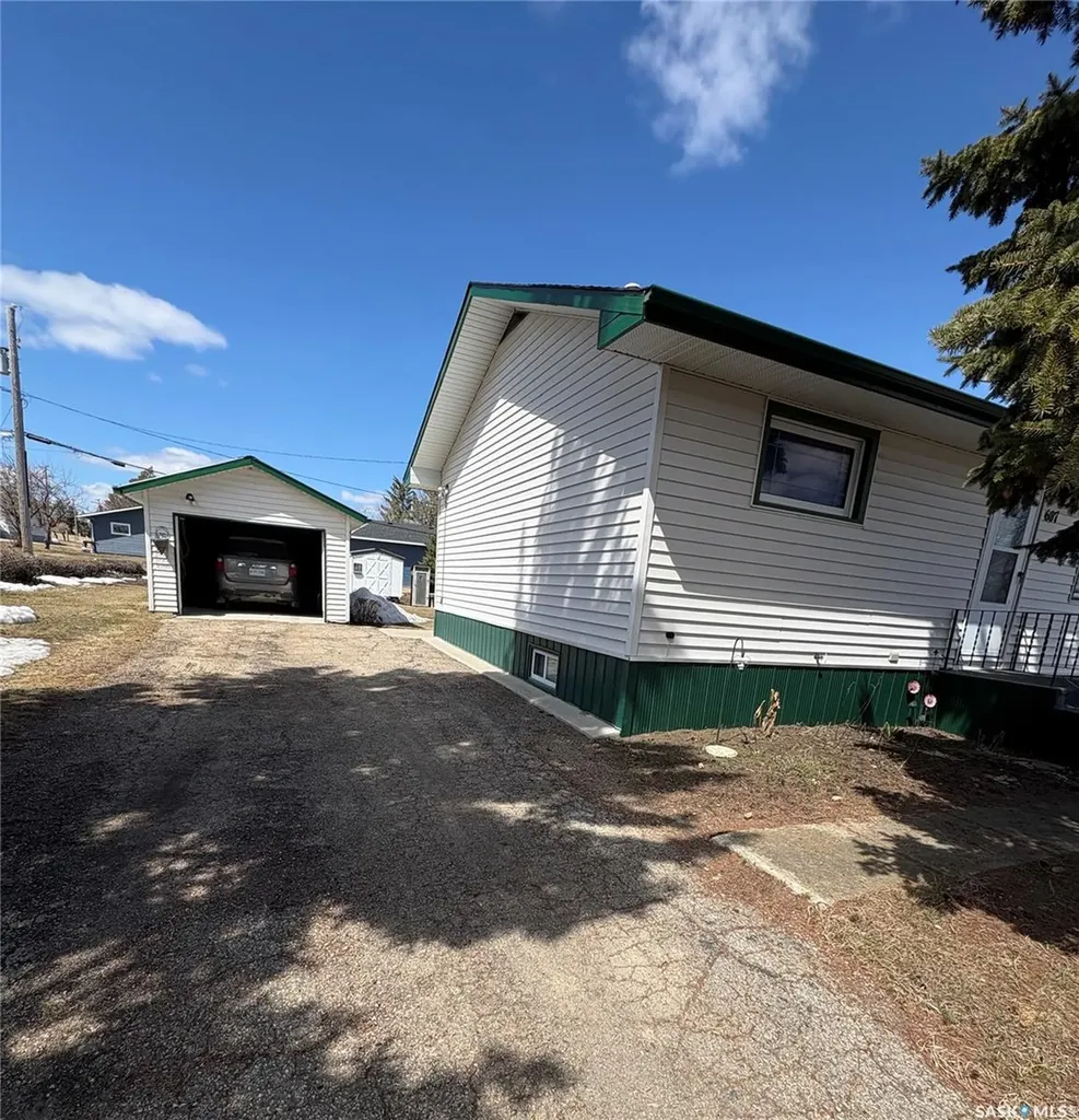 607 Hall Street Kelvington SK S0A 1W0