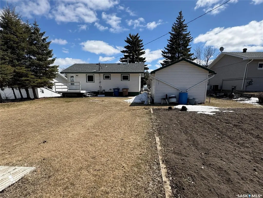 607 Hall Street Kelvington SK S0A 1W0