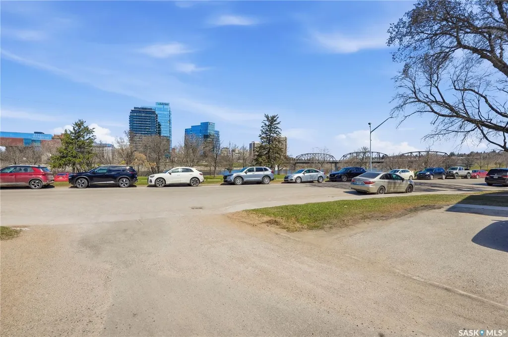 208 Saskatchewan Crescent E Saskatoon SK S7N 0K6