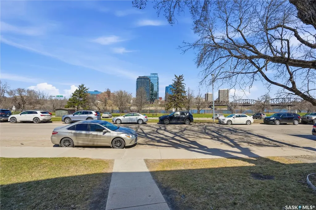 208 Saskatchewan Crescent E Saskatoon SK S7N 0K6