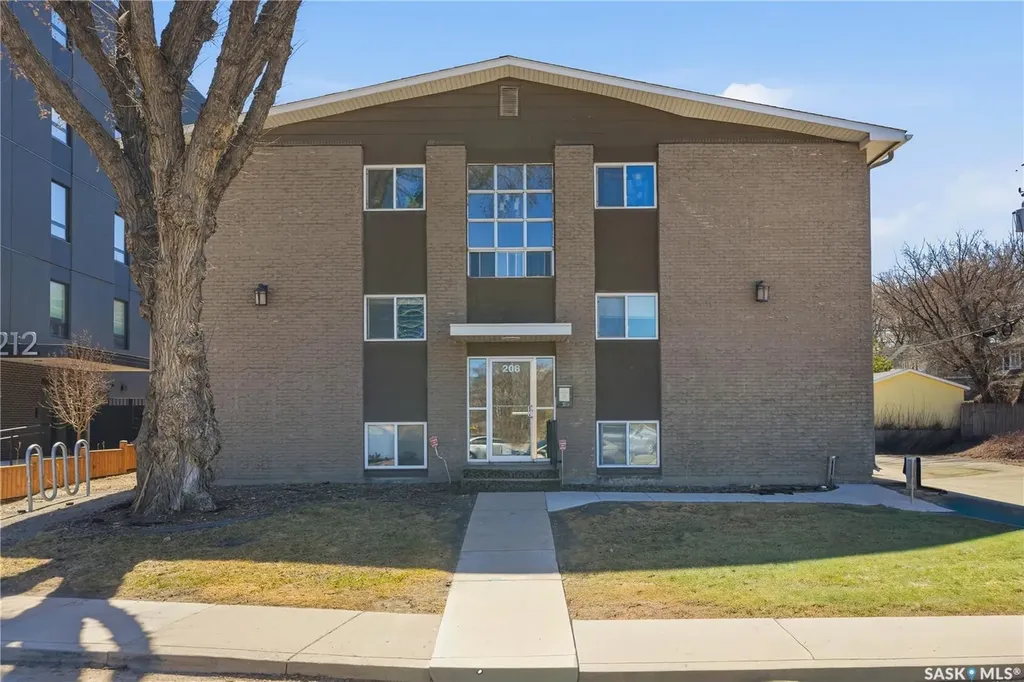 208 Saskatchewan Crescent E Saskatoon SK S7N 0K6