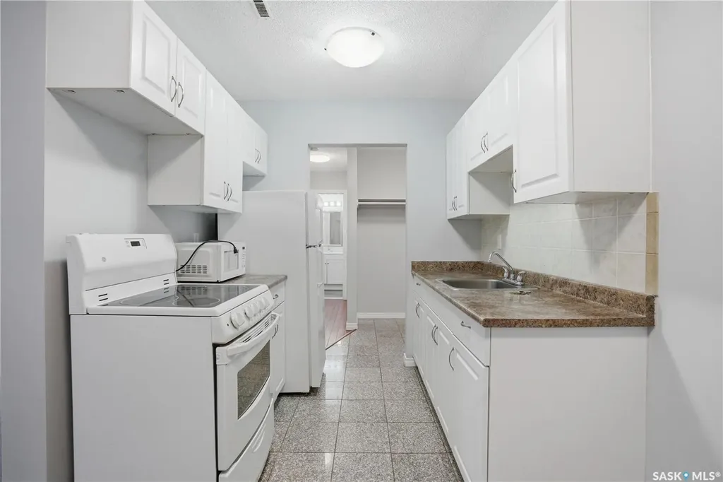 208 Saskatchewan Crescent E Saskatoon SK S7N 0K6