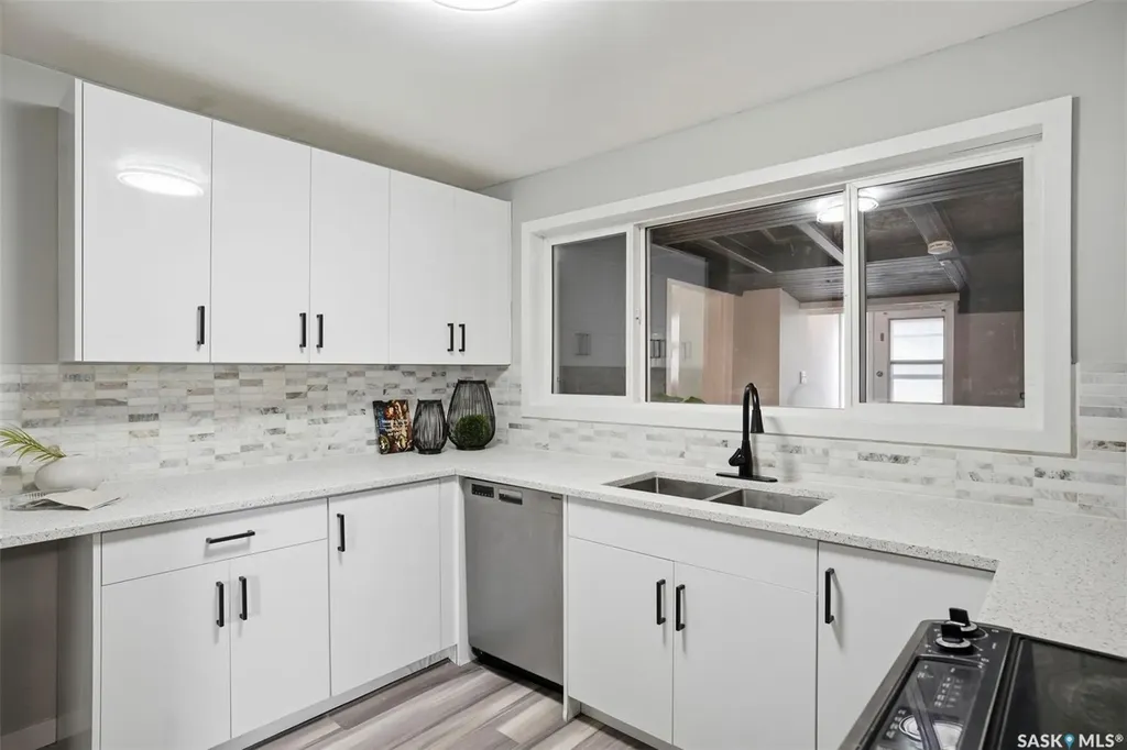 1721 E Avenue N Saskatoon SK S7L 1V3