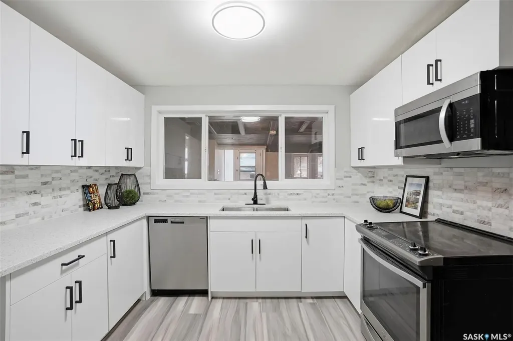 1721 E Avenue N Saskatoon SK S7L 1V3