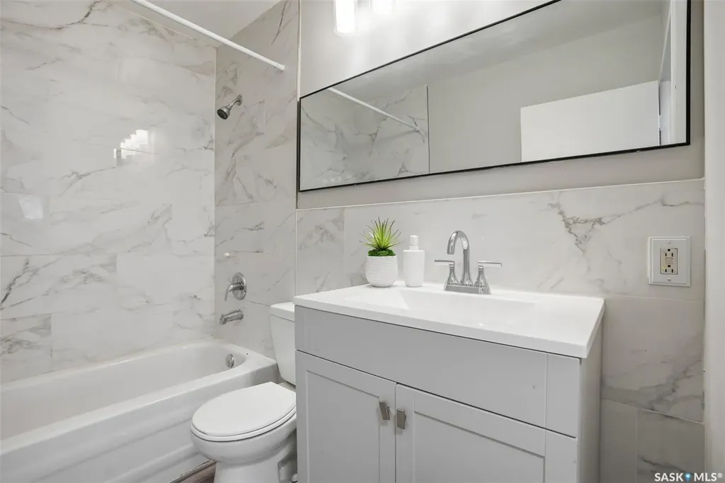 1721 E Avenue N Saskatoon SK S7L 1V3