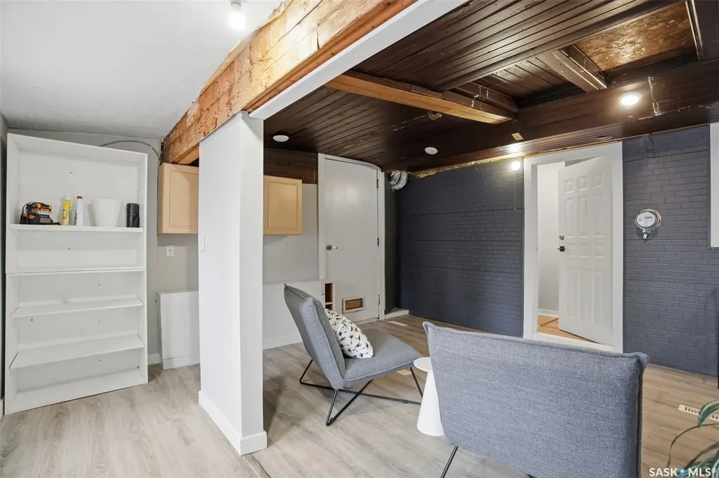 1721 E Avenue N Saskatoon SK S7L 1V3