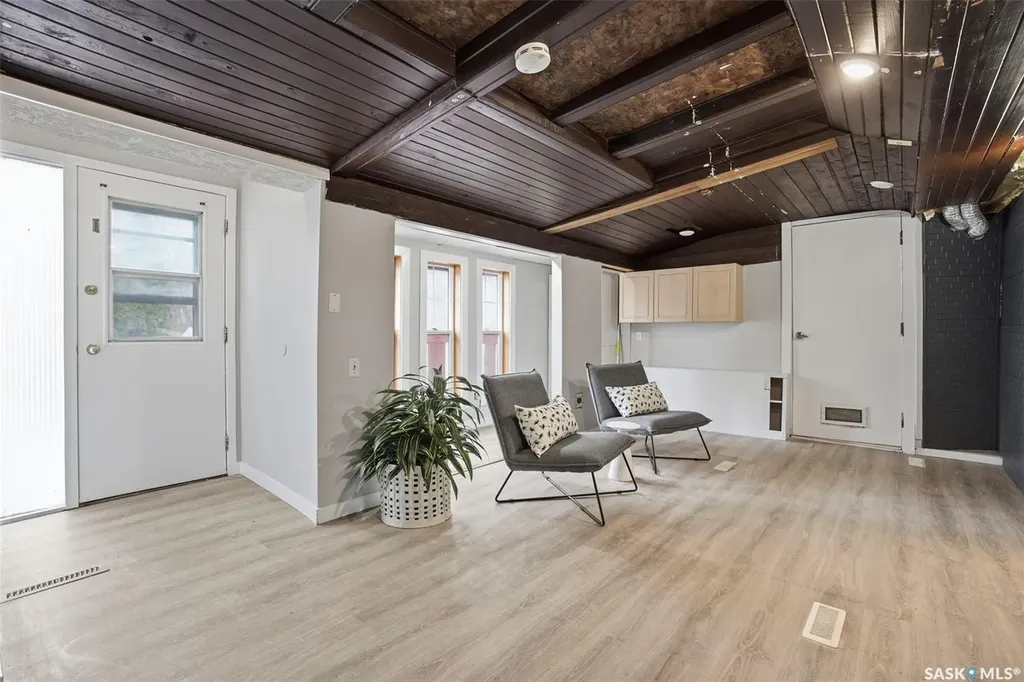 1721 E Avenue N Saskatoon SK S7L 1V3