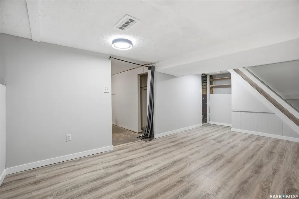1721 E Avenue N Saskatoon SK S7L 1V3