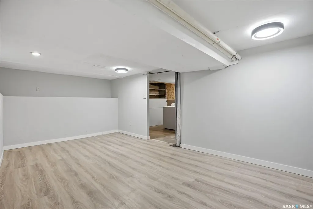 1721 E Avenue N Saskatoon SK S7L 1V3