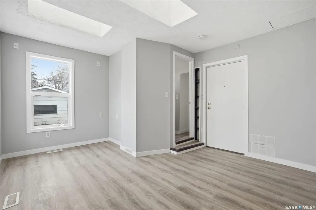 1721 E Avenue N Saskatoon SK S7L 1V3