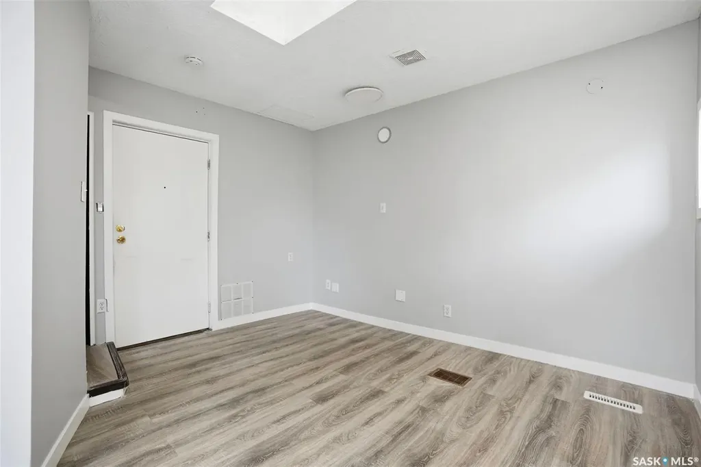1721 E Avenue N Saskatoon SK S7L 1V3