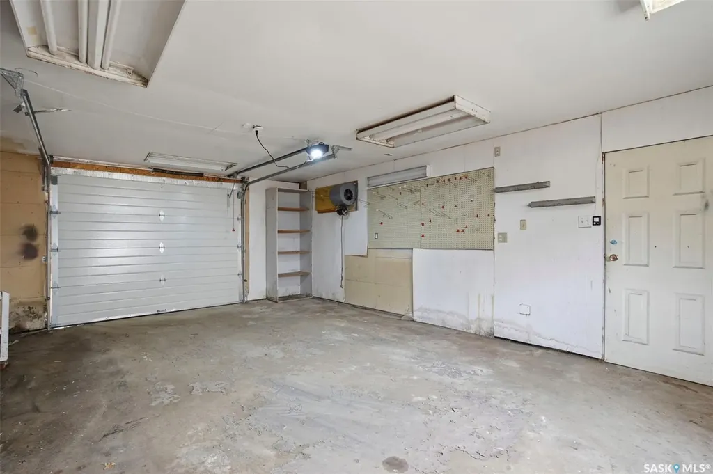 1721 E Avenue N Saskatoon SK S7L 1V3