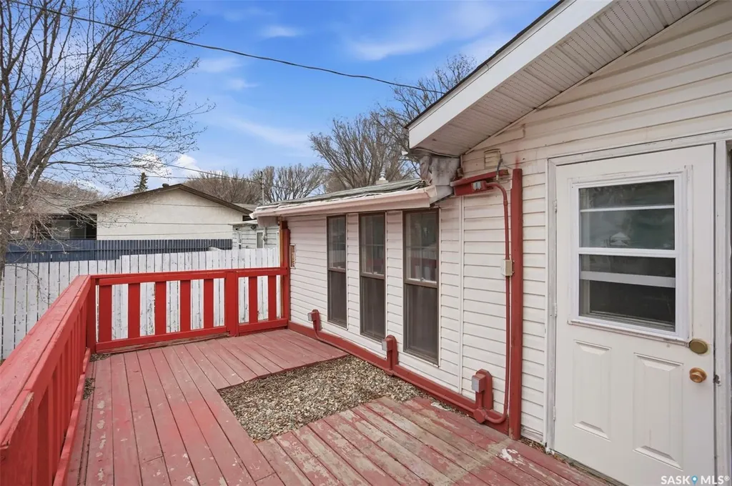 1721 E Avenue N Saskatoon SK S7L 1V3