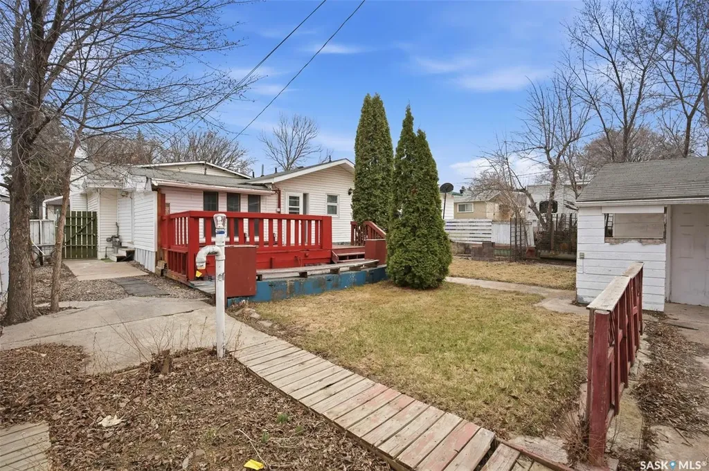 1721 E Avenue N Saskatoon SK S7L 1V3