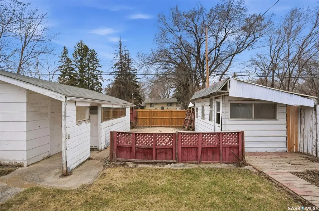 1721 E Avenue N Saskatoon SK S7L 1V3