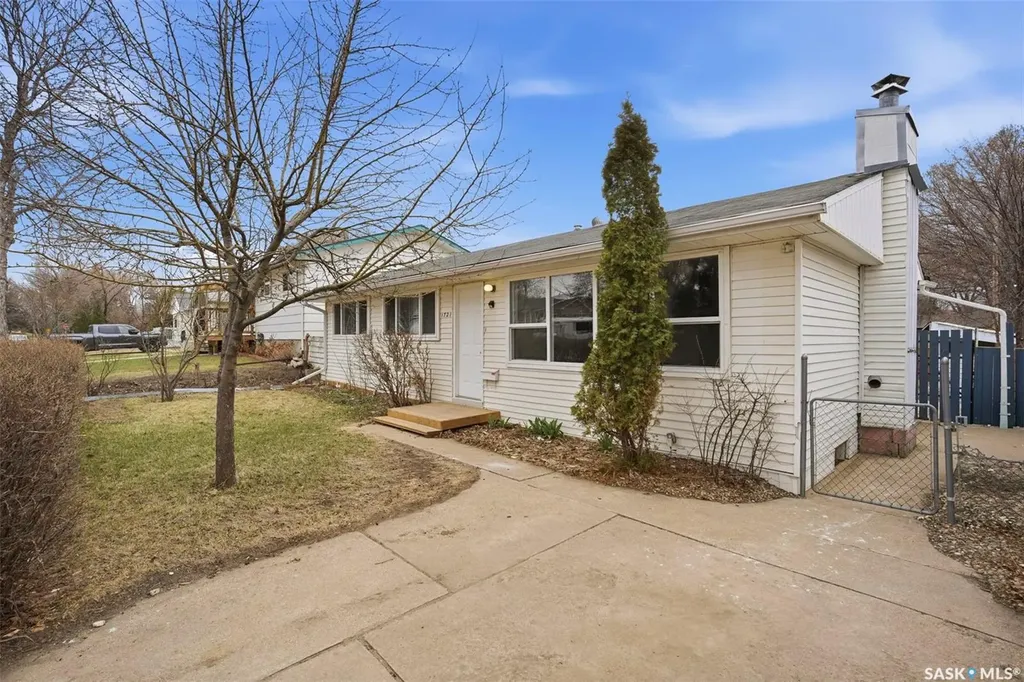 1721 E Avenue N Saskatoon SK S7L 1V3
