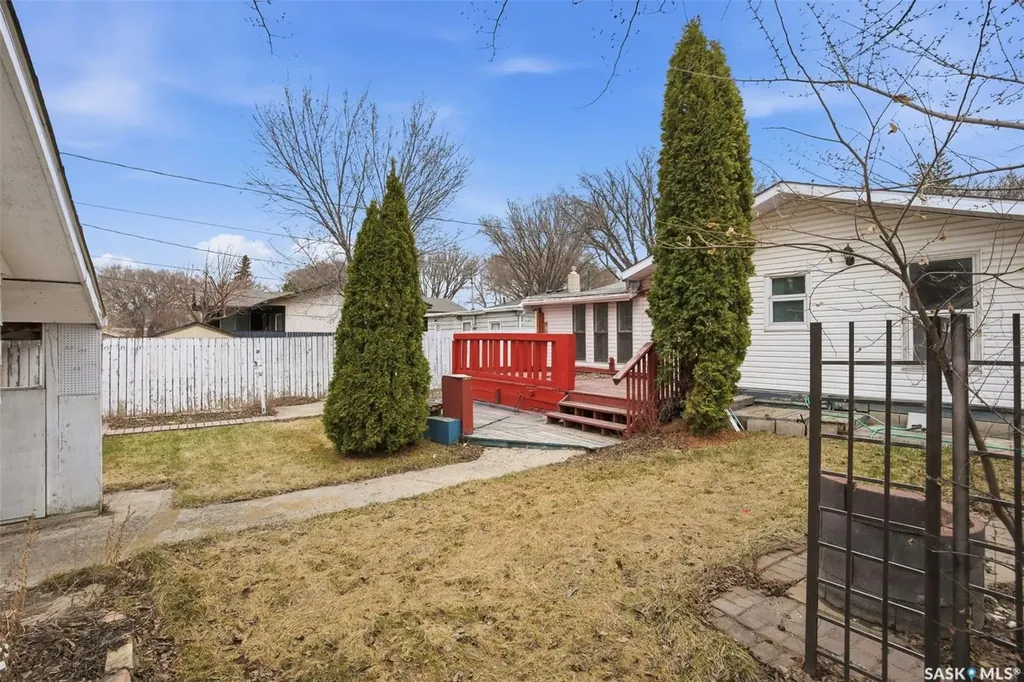 1721 E Avenue N Saskatoon SK S7L 1V3