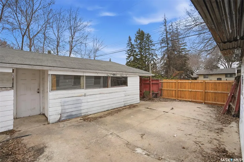 1721 E Avenue N Saskatoon SK S7L 1V3